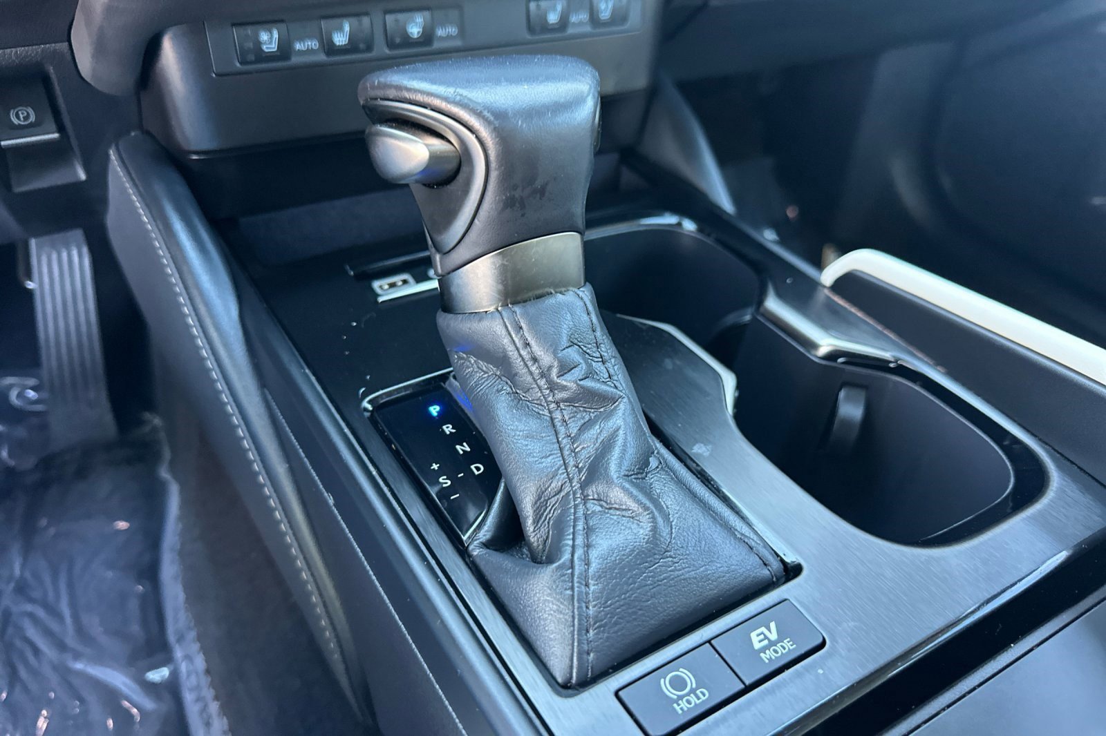 Certified 2025 Lexus ES 300h w/ Premium Package image 20