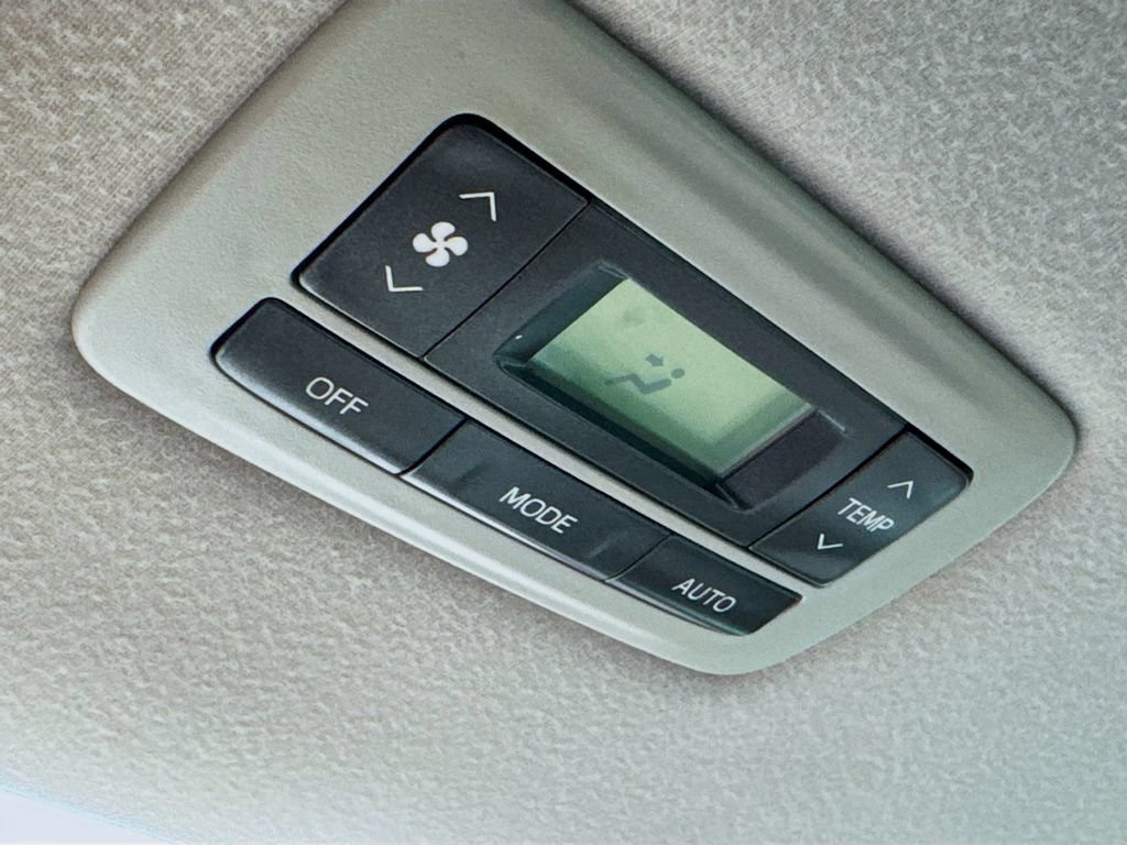 Used 2013 Toyota Sienna XLE FWD image 31