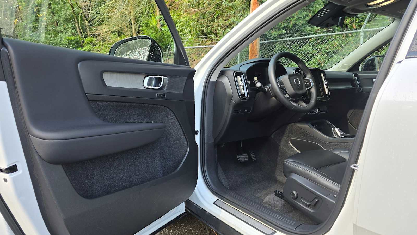 Used 2023 Volvo XC40 B5 Plus w/ Driver Assist Package image 18