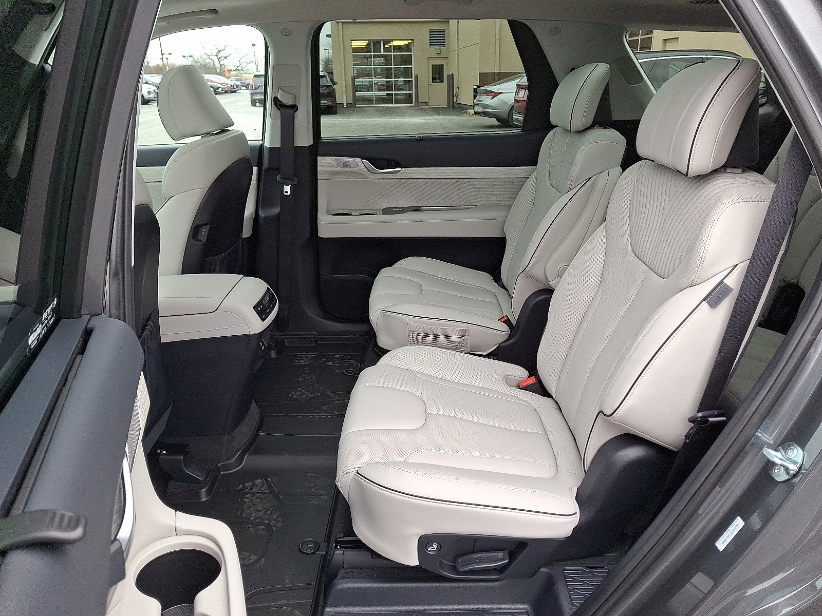 Used 2025 Hyundai Palisade Calligraphy image 10