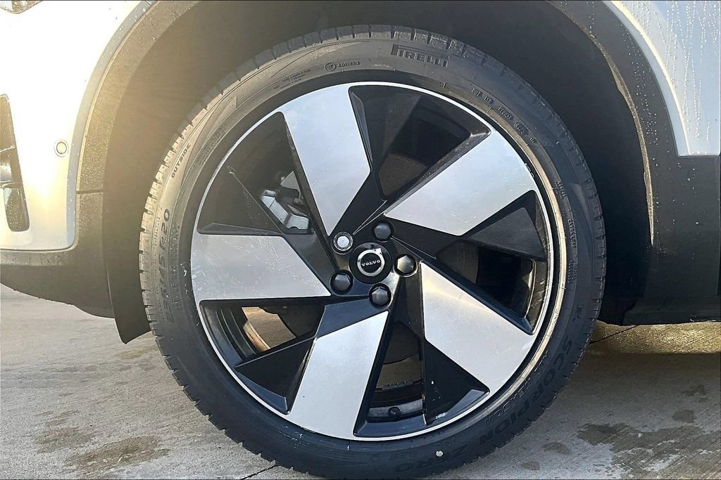 Certified 2023 Volvo C40 P8 Recharge Ultimate AWD/4WD image 11