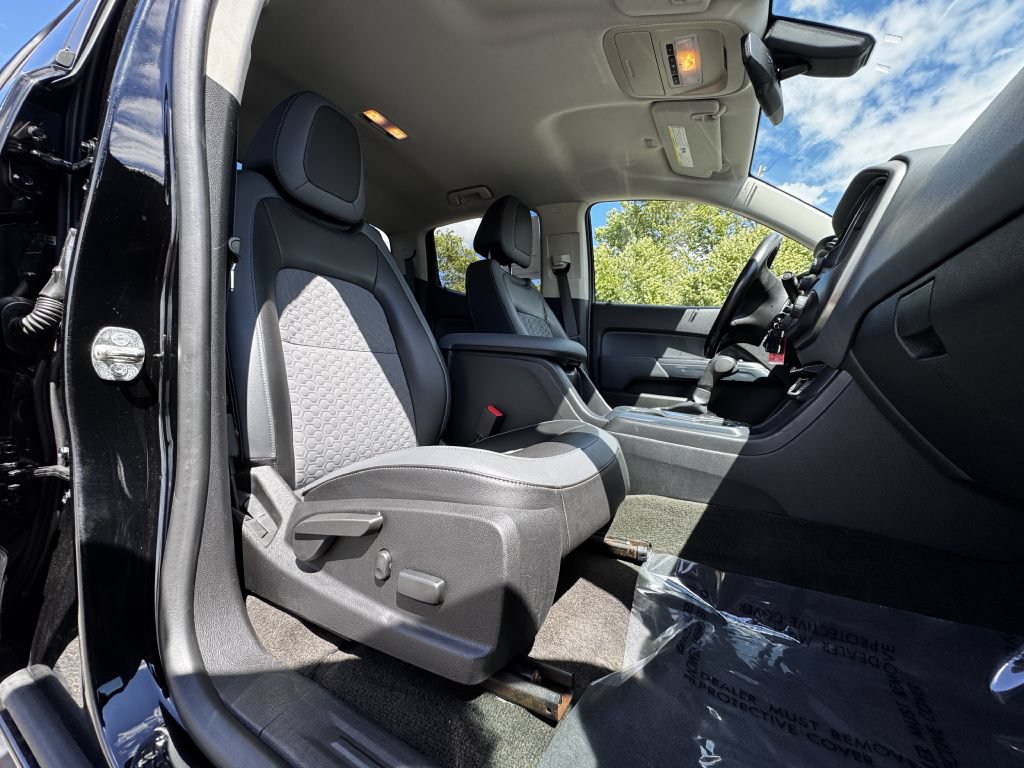 Used 2015 Chevrolet Colorado Z71 AWD/4WD image 17