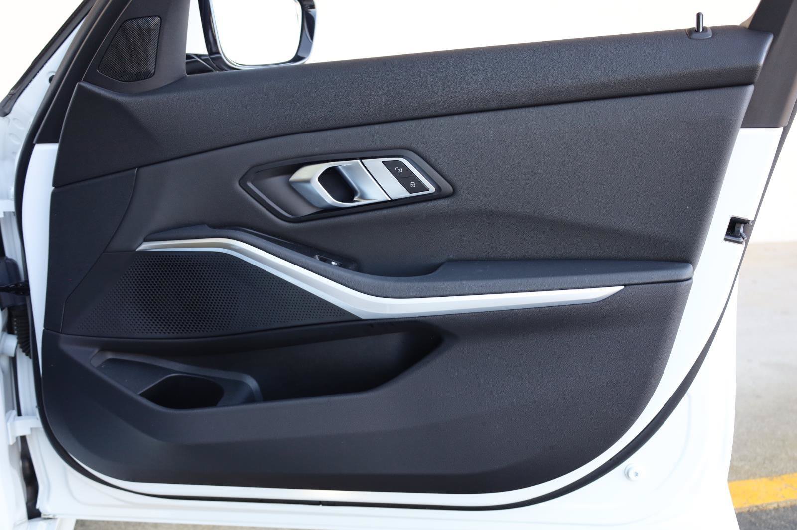 Used 2019 BMW 330i Sedan w/ Driving Assistance Package RWD image 29