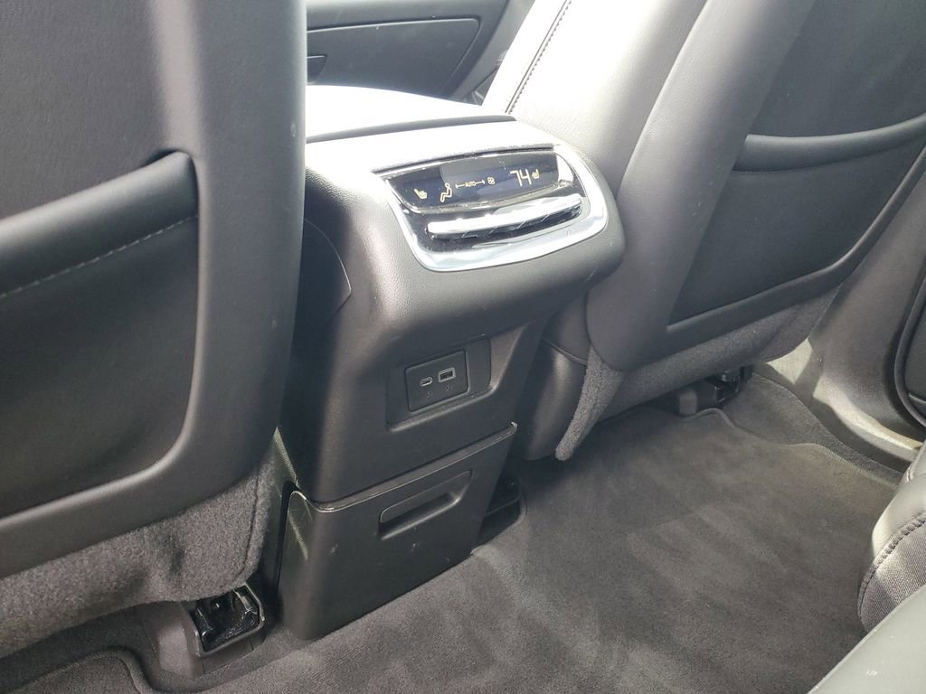 Used 2023 Cadillac XT6 Premium Luxury image 27