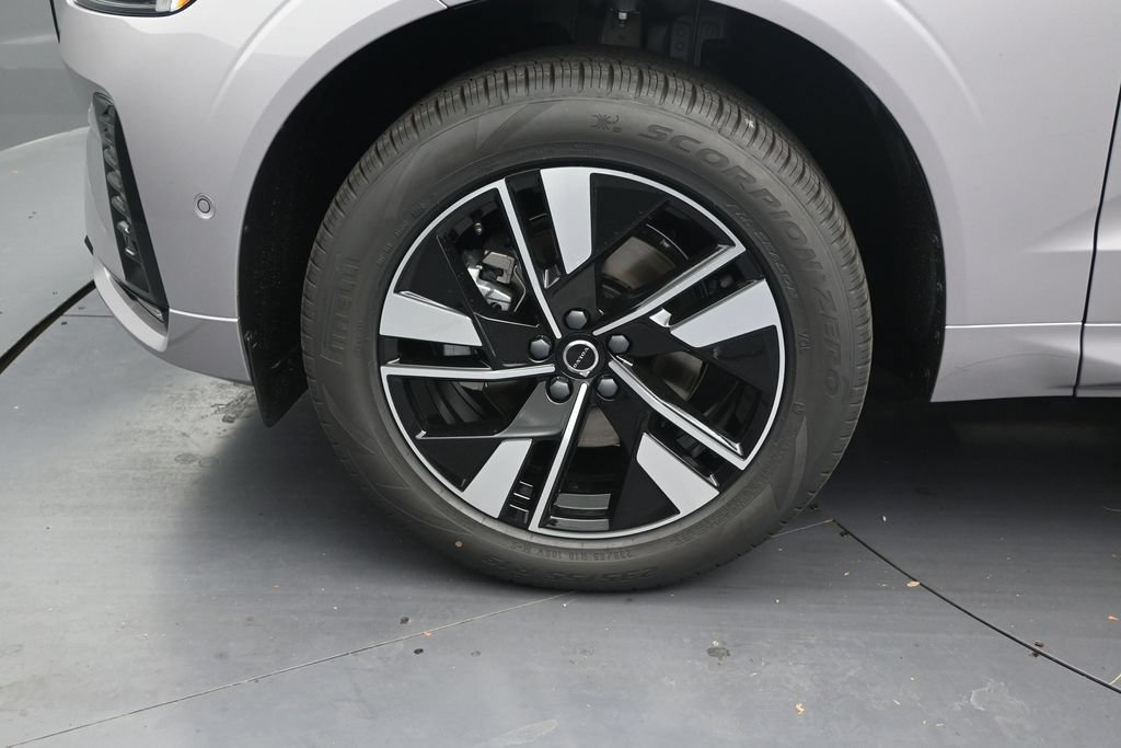 New 2026 Volvo XC60 B5 Plus AWD/4WD image 9