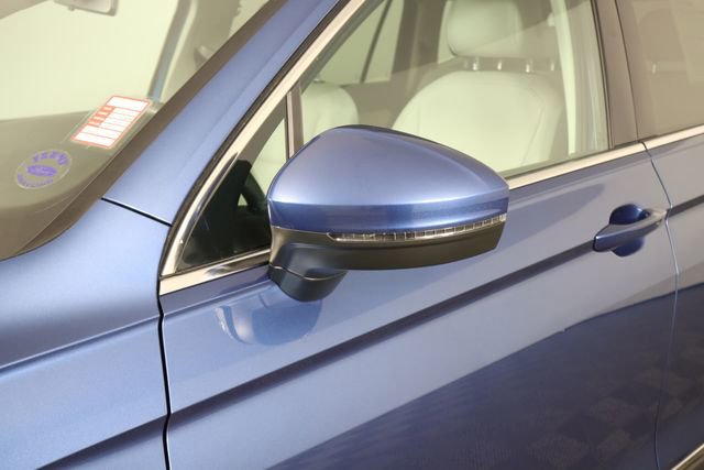 Used 2020 Volkswagen Tiguan SE w/ Panoramic Sunroof Package image 19