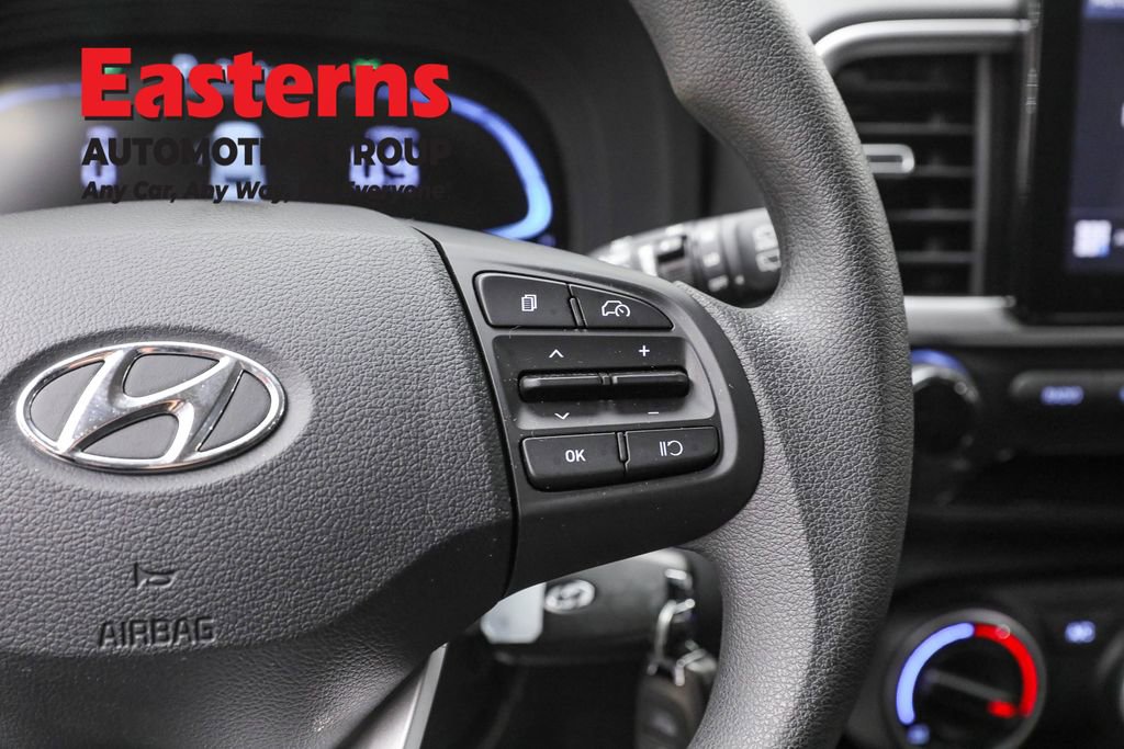 Used 2025 Hyundai Venue SE image 16