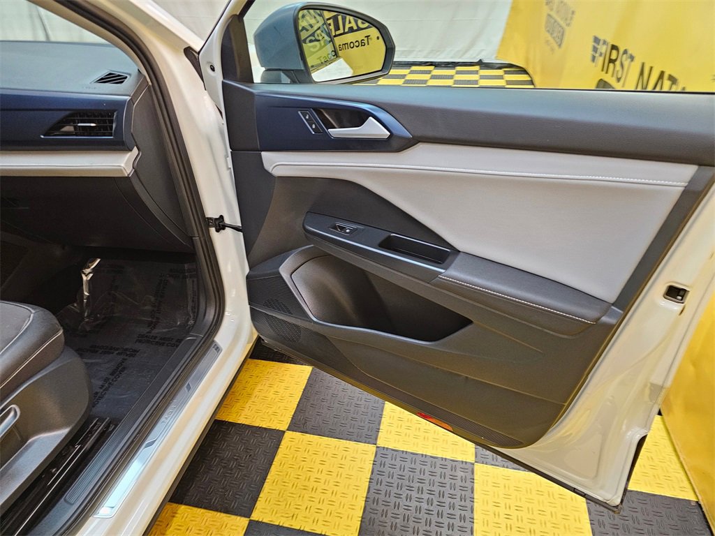 Used 2024 Volkswagen Taos SE image 13