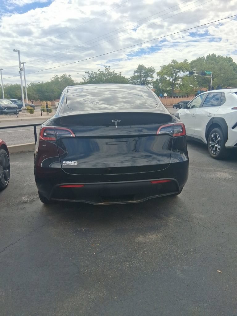 Used 2023 Tesla Model Y Long Range AWD/4WD image 5