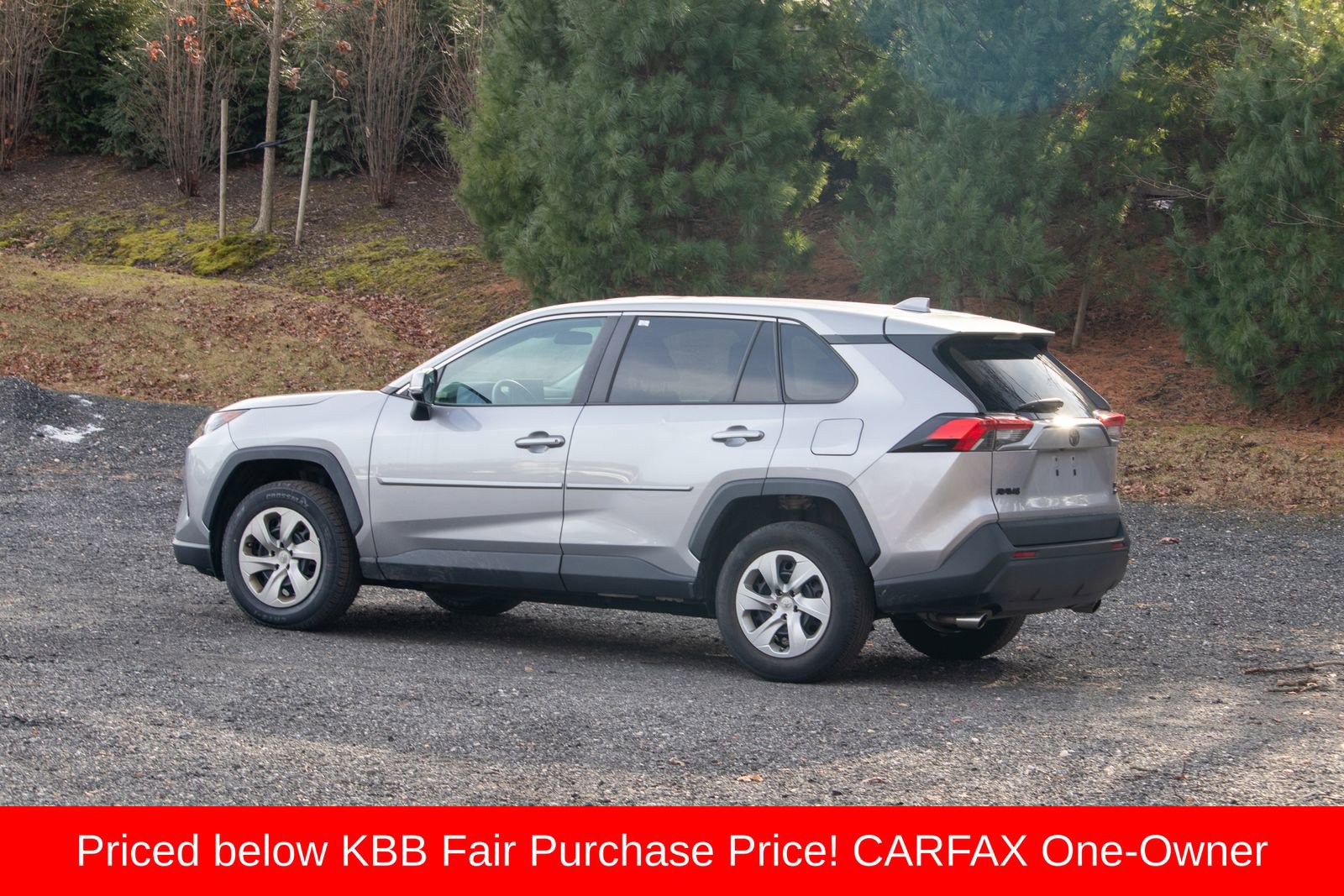 Used 2022 Toyota RAV4 LE image 5