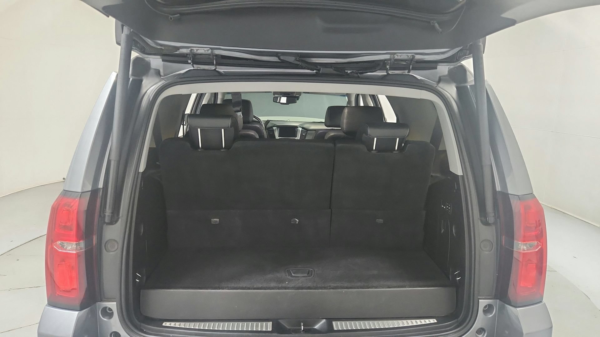 Used 2018 Chevrolet Tahoe LT w/ LT Signature Package AWD/4WD image 26