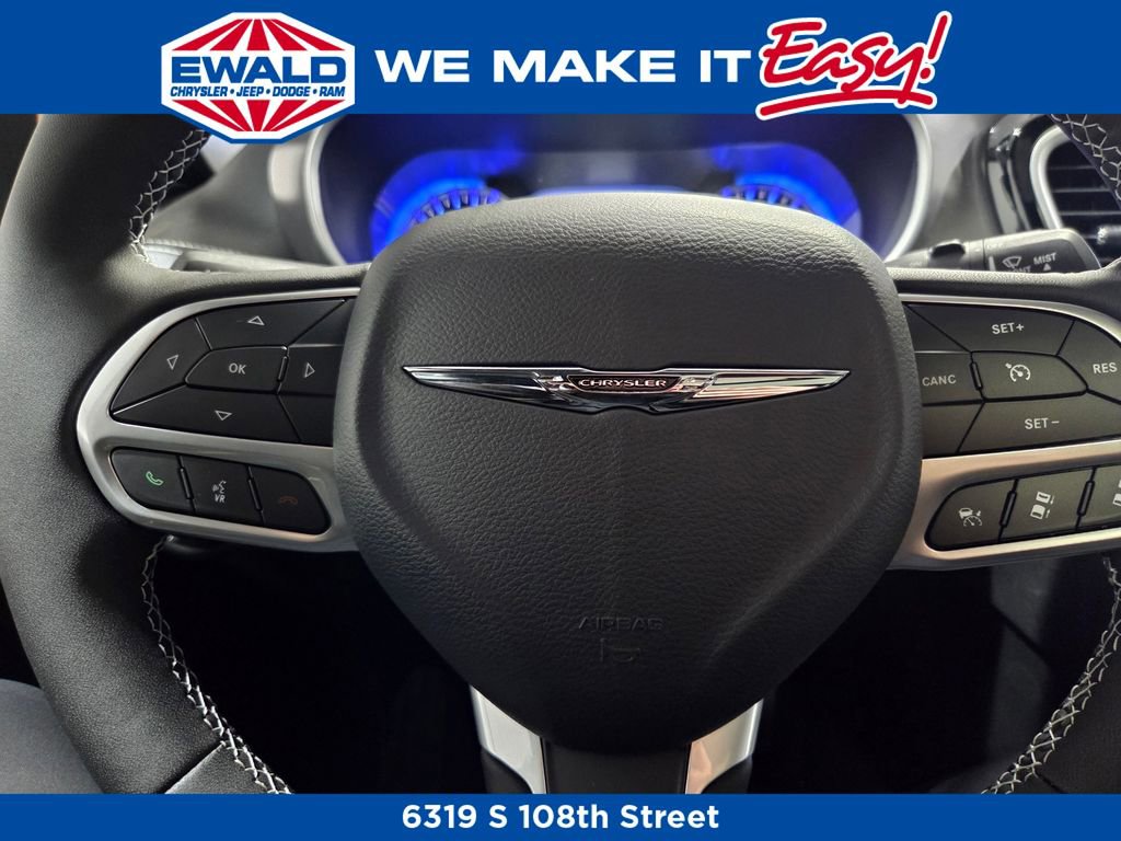 New 2026 Chrysler Pacifica Select image 6