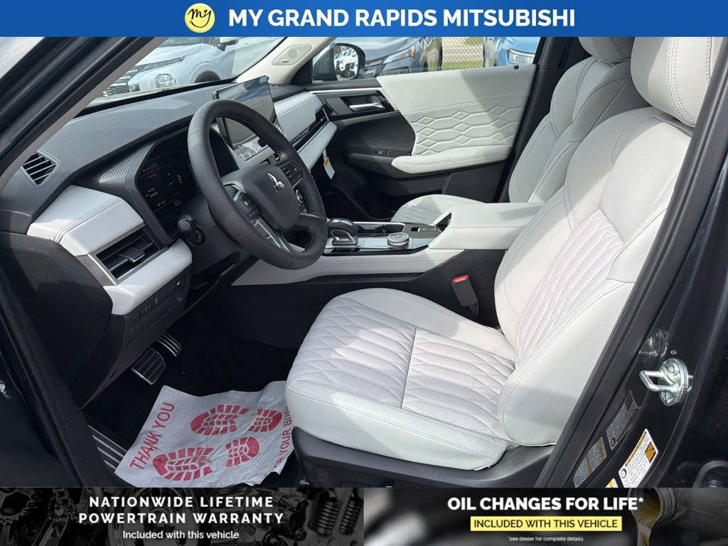 New 2026 Mitsubishi Outlander SEL image 13