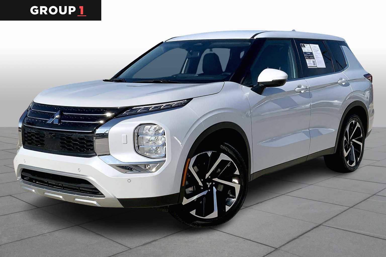 Used 2024 Mitsubishi Outlander SE image 1