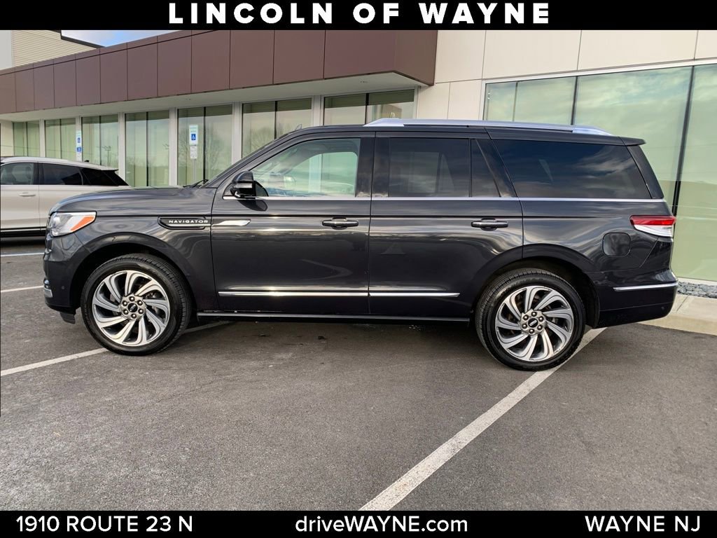 Certified 2022 Lincoln Navigator Reserve image 2