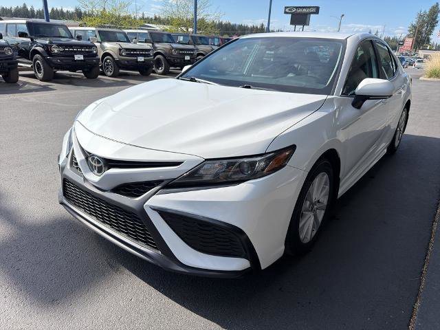 Used 2024 Toyota Camry SE FWD image 3
