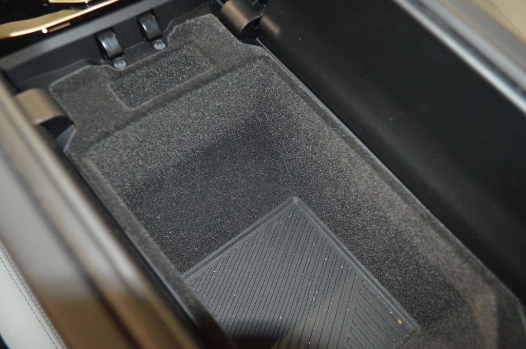 Used 2025 BMW M5 w/ Carbon Package image 36