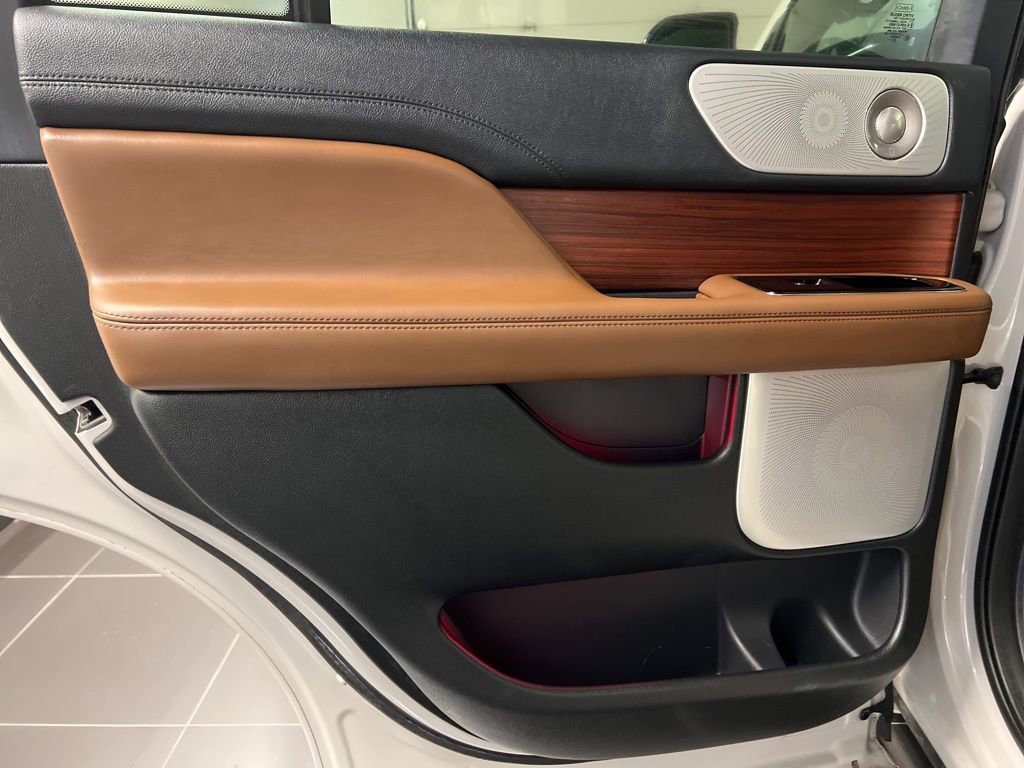 Used 2023 Lincoln Navigator Reserve image 35