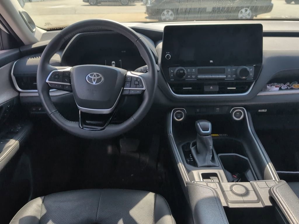Used 2024 Toyota Grand Highlander AWD image 9