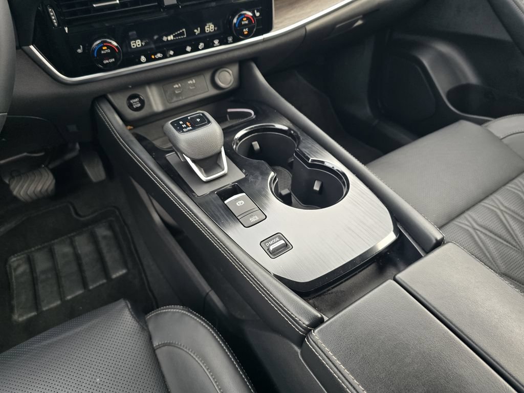 Used 2025 Nissan Rogue Platinum FWD image 16
