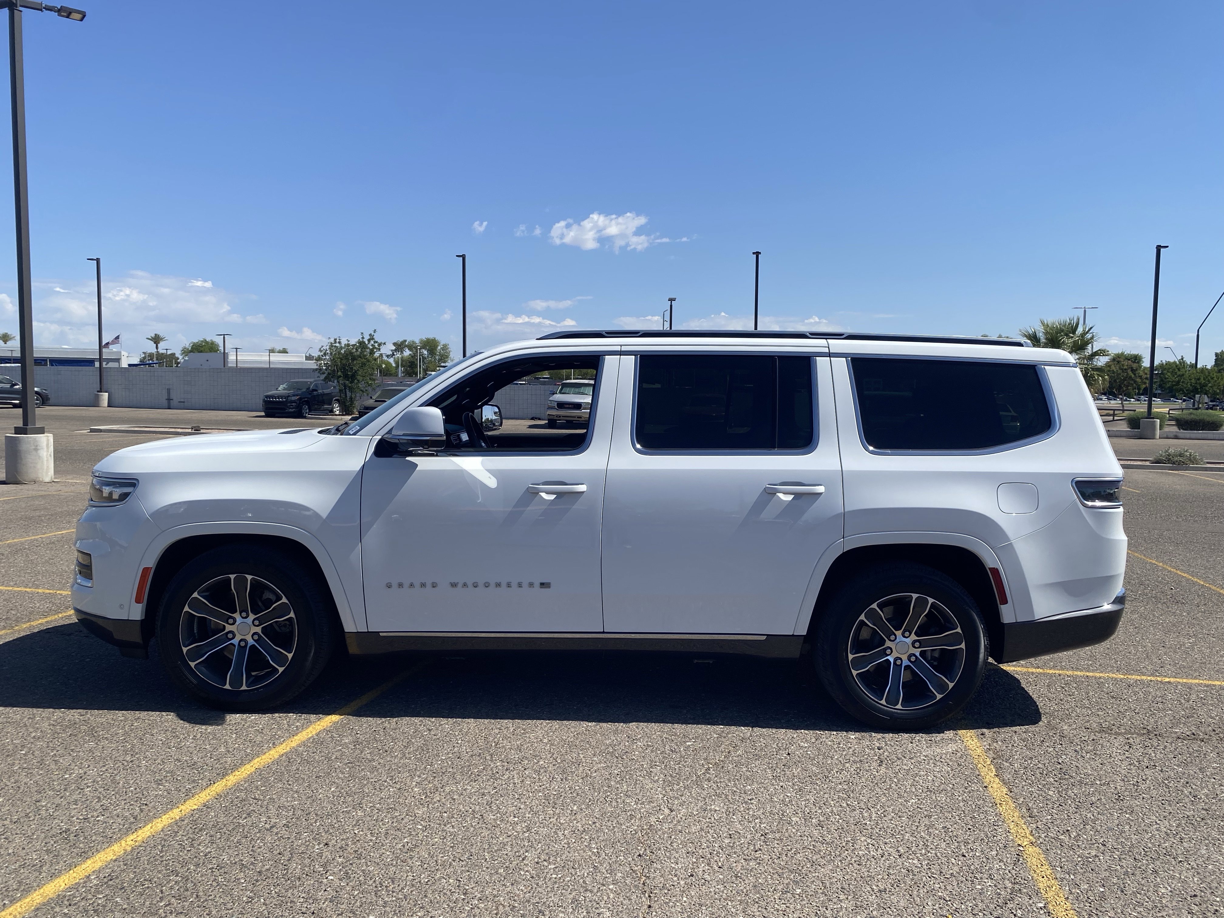 Certified 2022 Jeep Grand Wagoneer Series I AWD/4WD image 3