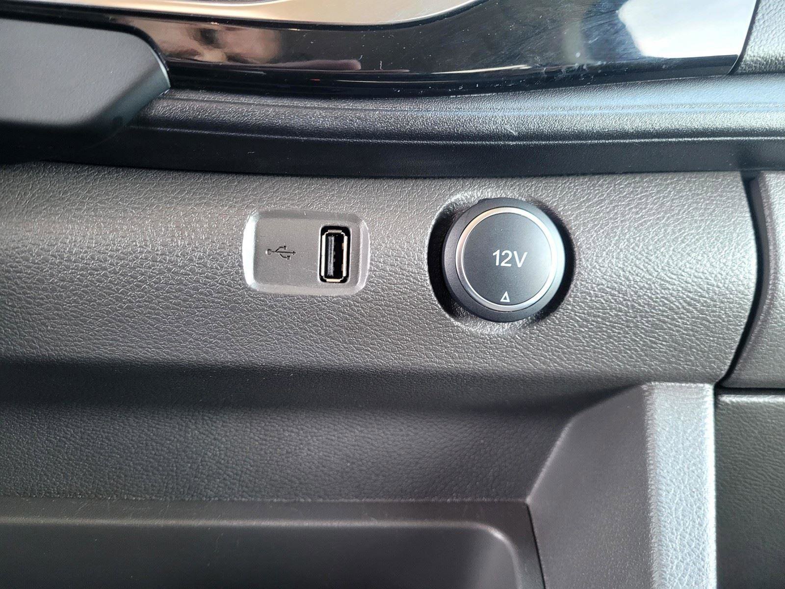 Used 2023 Ford Transit 350 XLT image 22