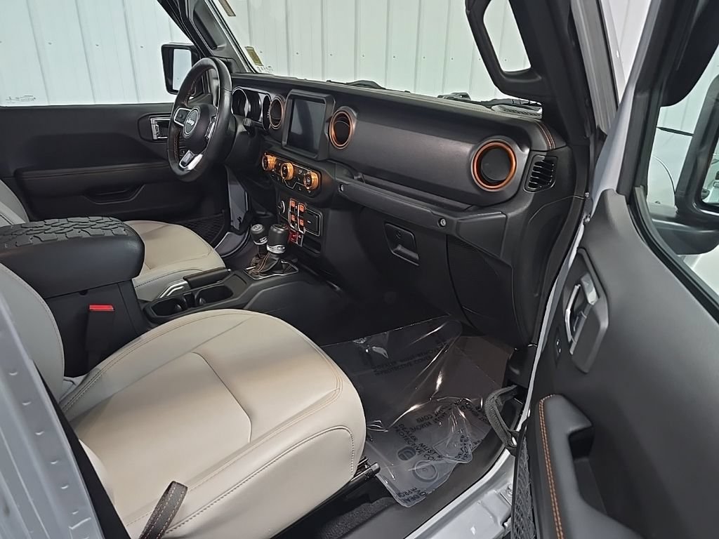 Used 2022 Jeep Gladiator Mojave w/ Cold Weather Group AWD/4WD image 17