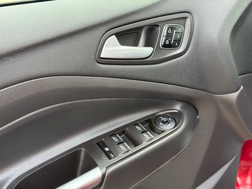 Used 2017 Ford Escape Titanium image 13