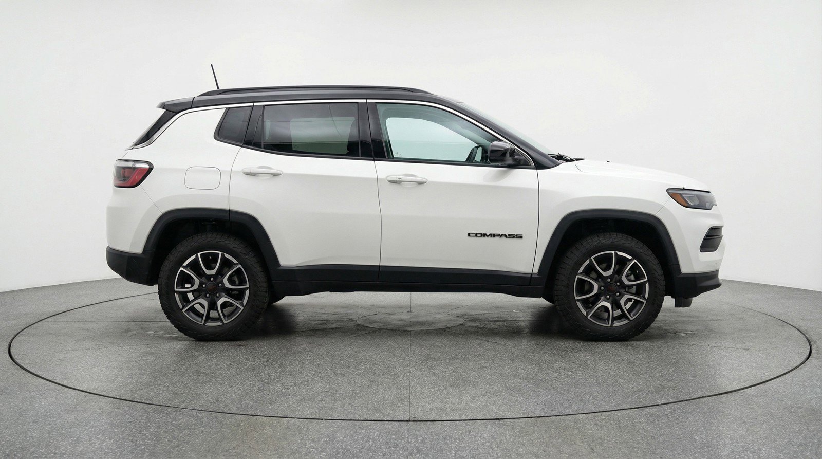 Used 2025 Jeep Compass Trailhawk AWD/4WD image 11