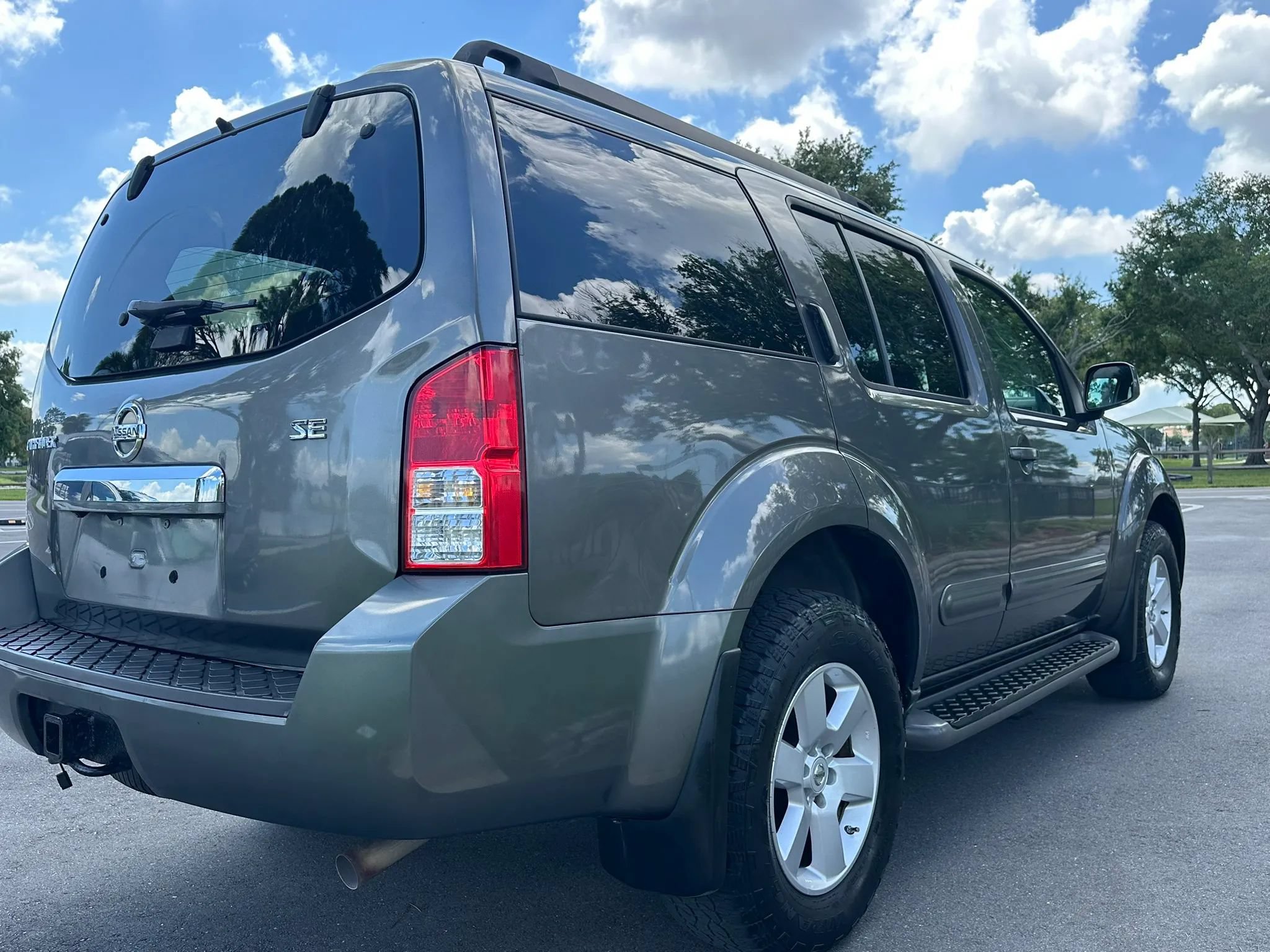 Used 2008 Nissan Pathfinder SE AWD/4WD image 9