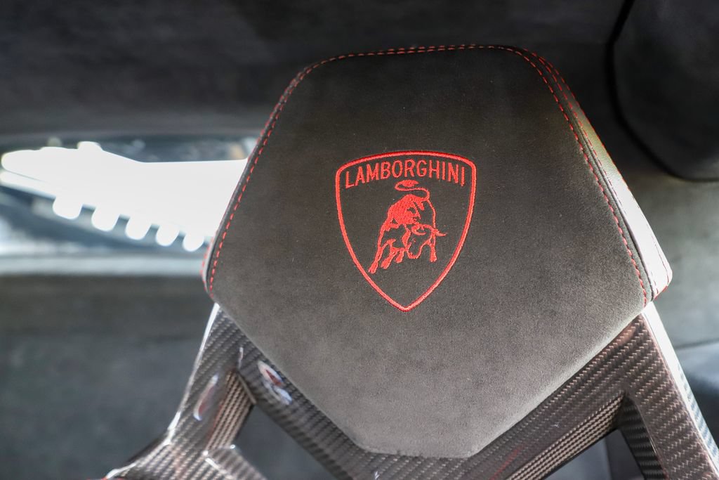 Used 2018 Lamborghini Huracan Performante AWD/4WD image 24