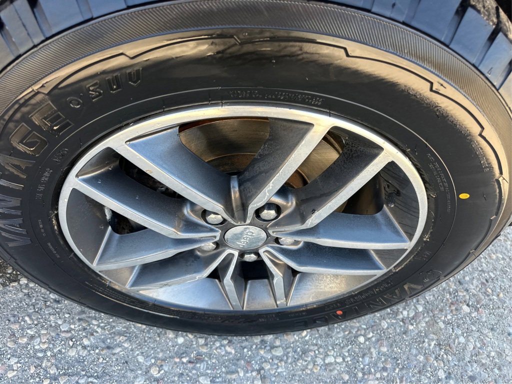 Used 2017 Jeep Grand Cherokee Limited AWD/4WD image 17