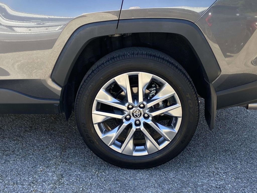 Used 2024 Toyota RAV4 XLE Premium FWD image 9