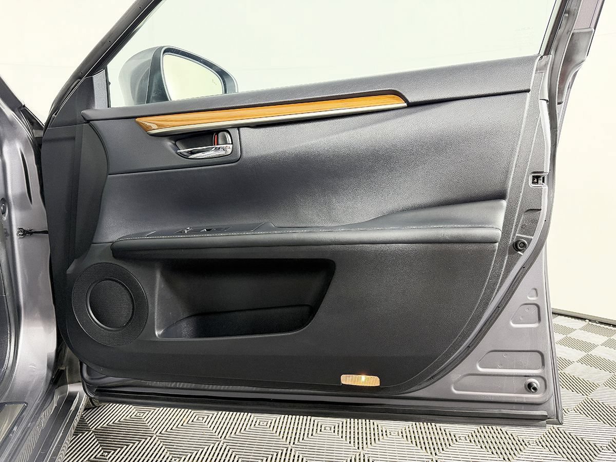 Used 2014 Lexus ES 300h w/ Luxury Package w/Bamboo Trim FWD image 43