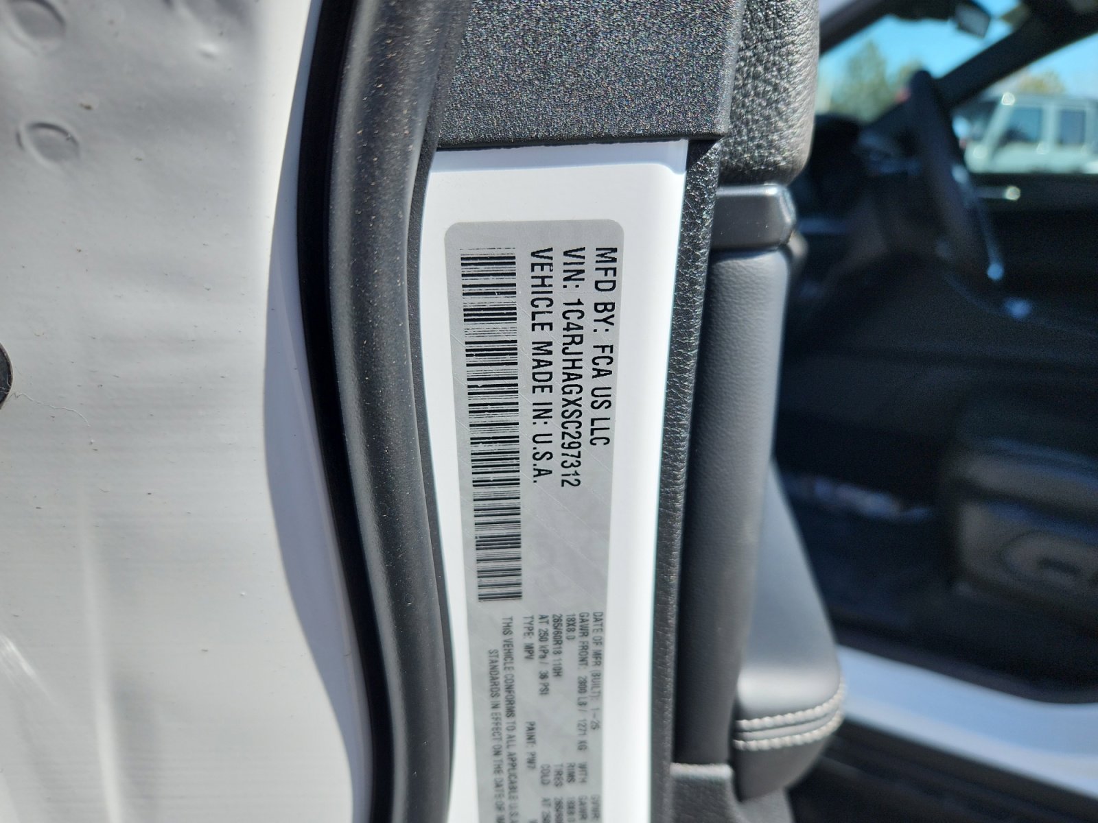 New 2025 Jeep Grand Cherokee Altitude image 25