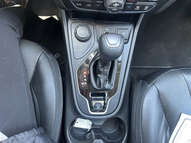 Used 2019 Jeep Cherokee Limited image 24