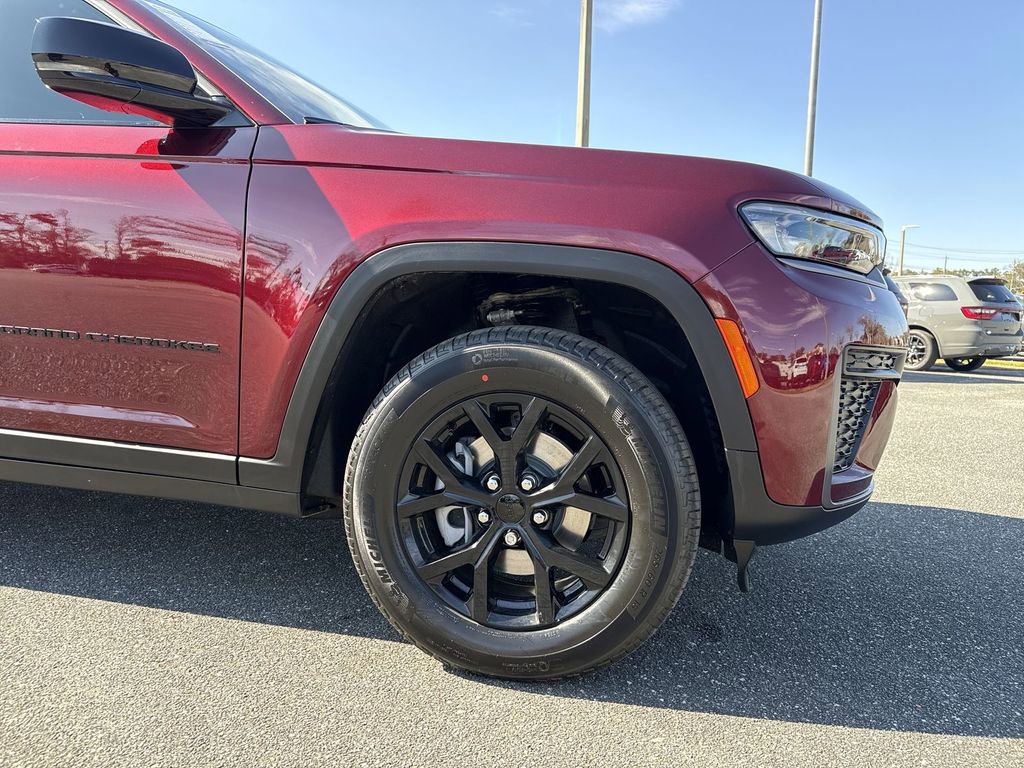New 2026 Jeep Grand Cherokee Laredo image 9