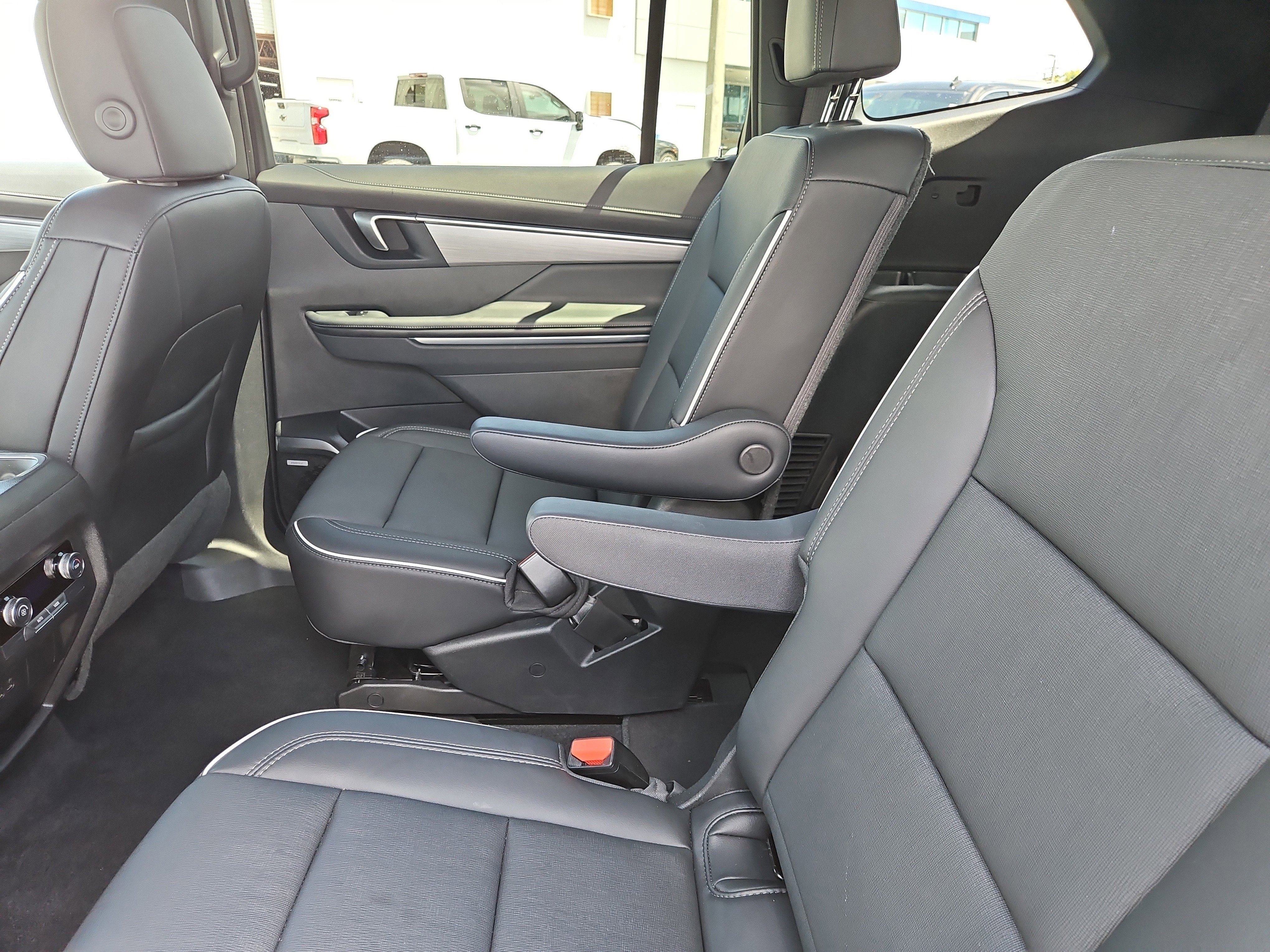 Used 2025 Buick Enclave Preferred FWD image 12
