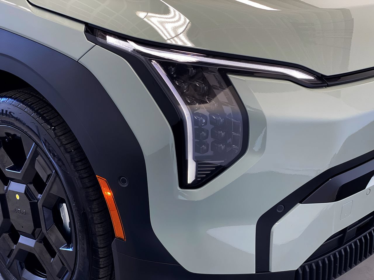 New 2027 Kia EV3 Land FWD image 11