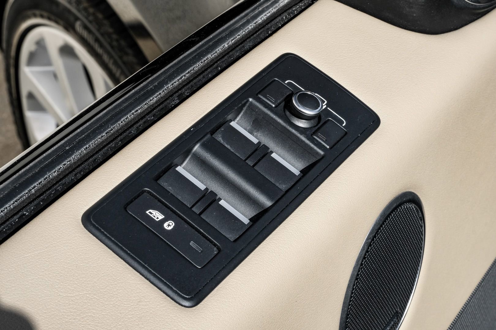 Used 2016 Land Rover Range Rover Sport Supercharged image 40