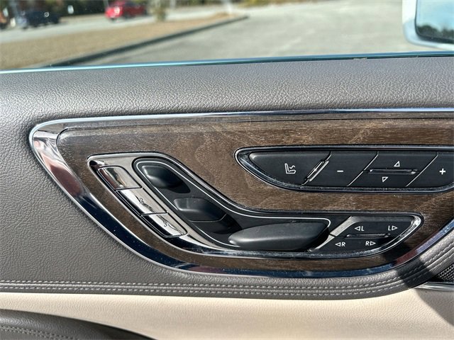 Used 2018 Lincoln Continental Reserve image 16