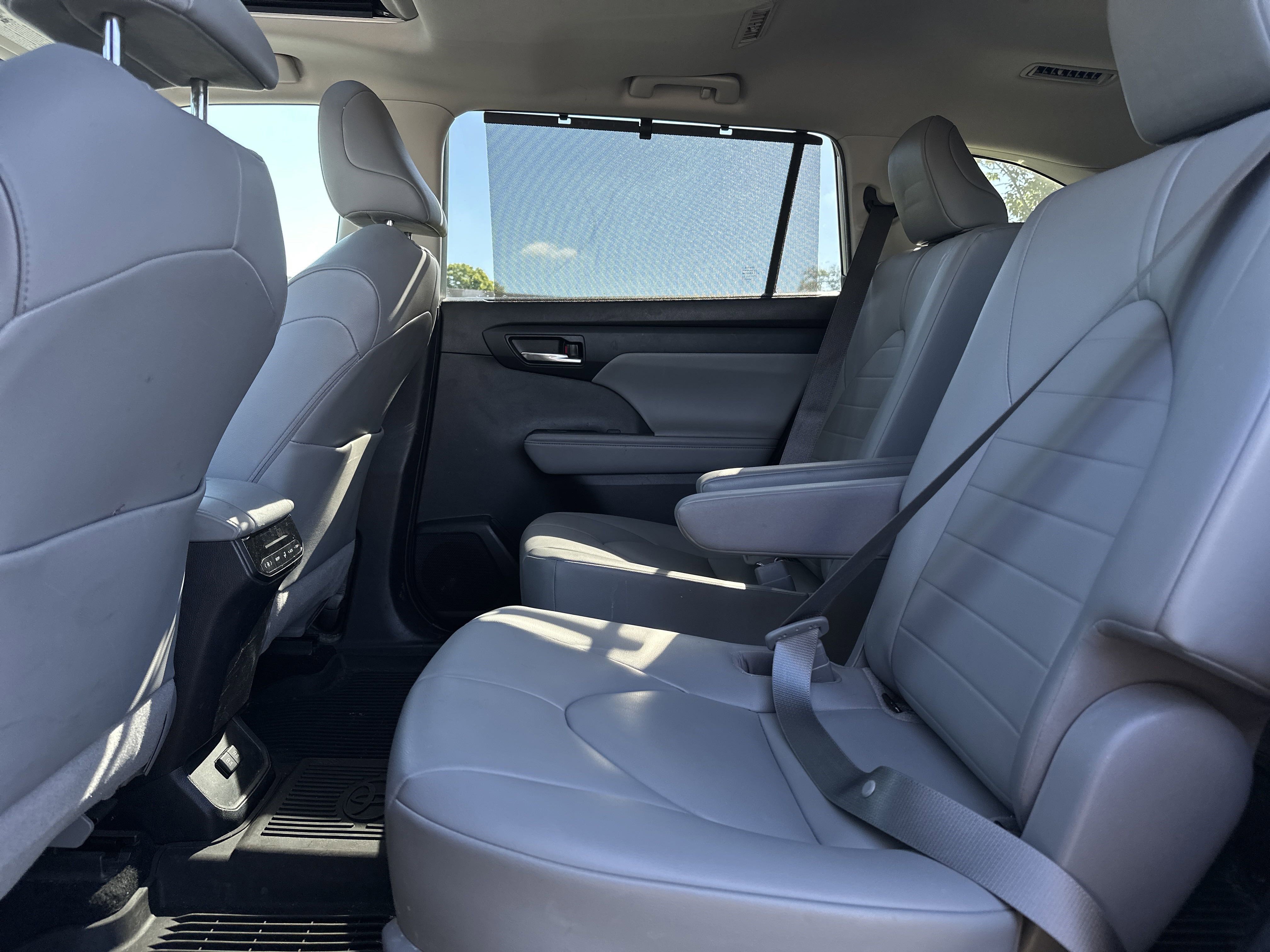 Certified 2020 Toyota Highlander XLE image 28