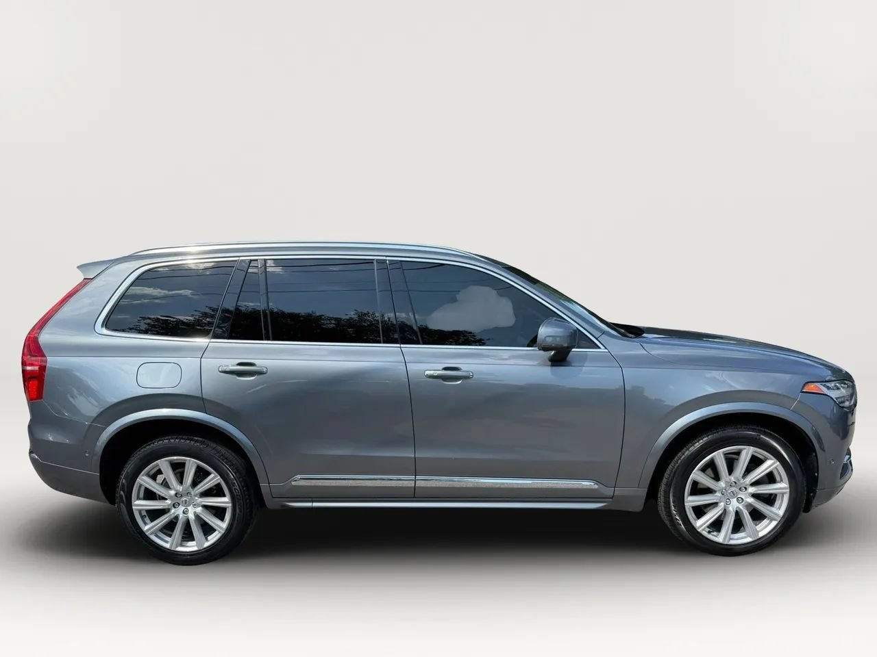 Used 2016 Volvo XC90 T6 Inscription w/ Vision Package AWD/4WD image 2