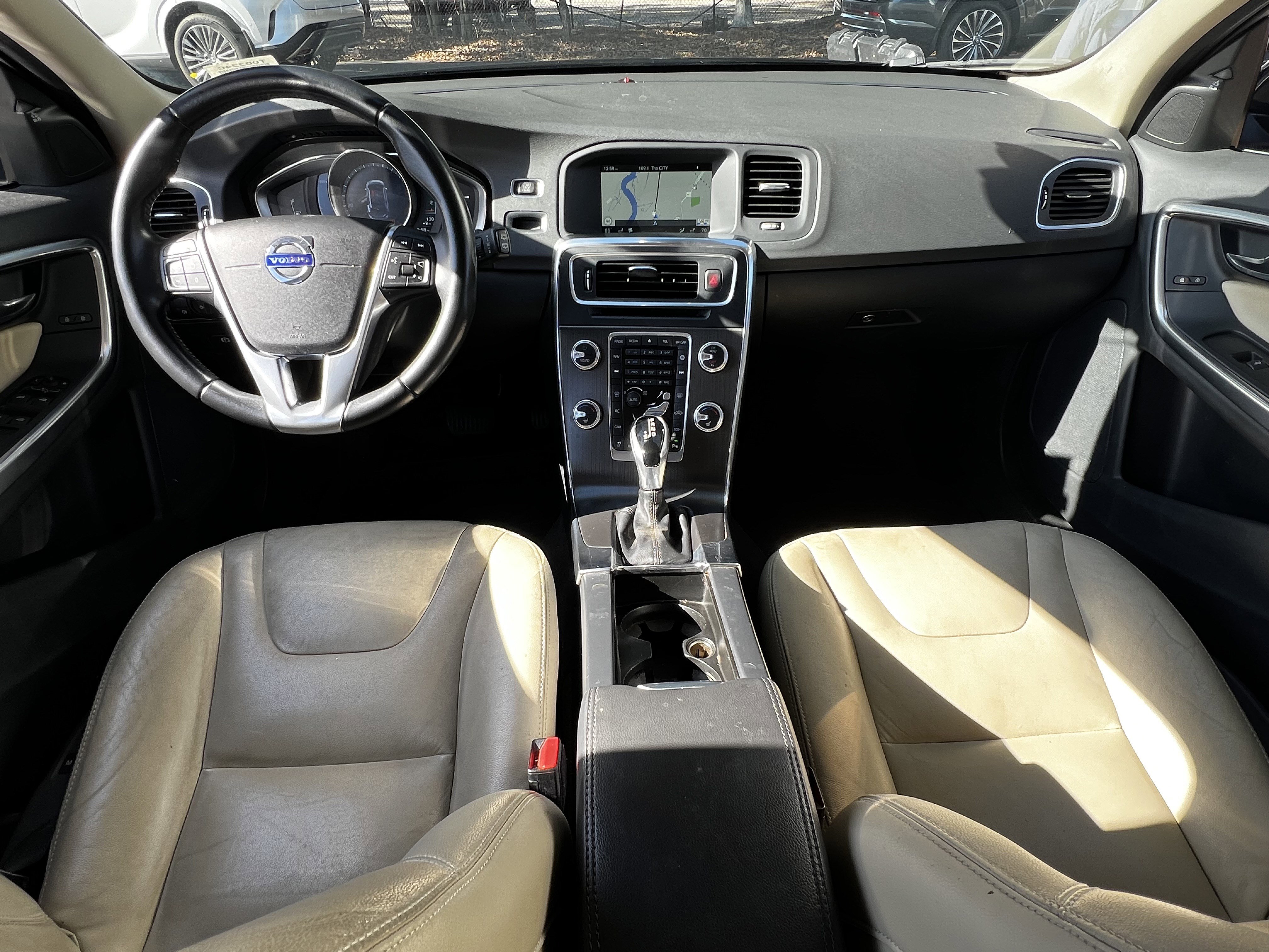 Used 2016 Volvo V60 T5 Premier w/ Convenience Package image 35