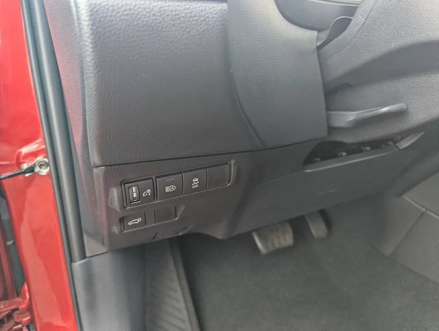 Used 2026 Toyota Corolla Cross XLE w/ Convenience Package FWD image 22
