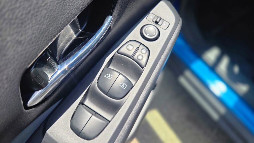 Used 2024 Nissan Kicks SR w/ SR Premium Package FWD image 12