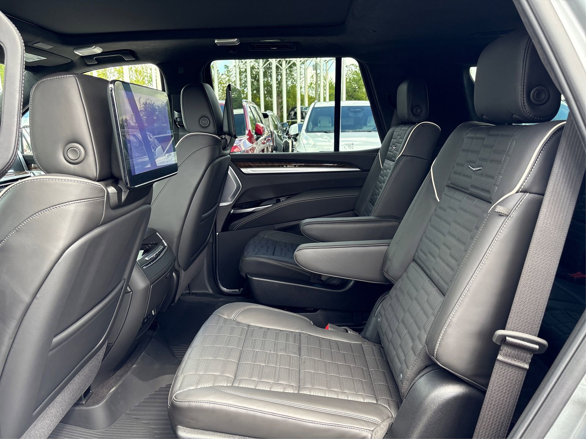 Certified 2026 Cadillac Escalade Platinum Sport w/ LPO, ONYX Package AWD/4WD image 12
