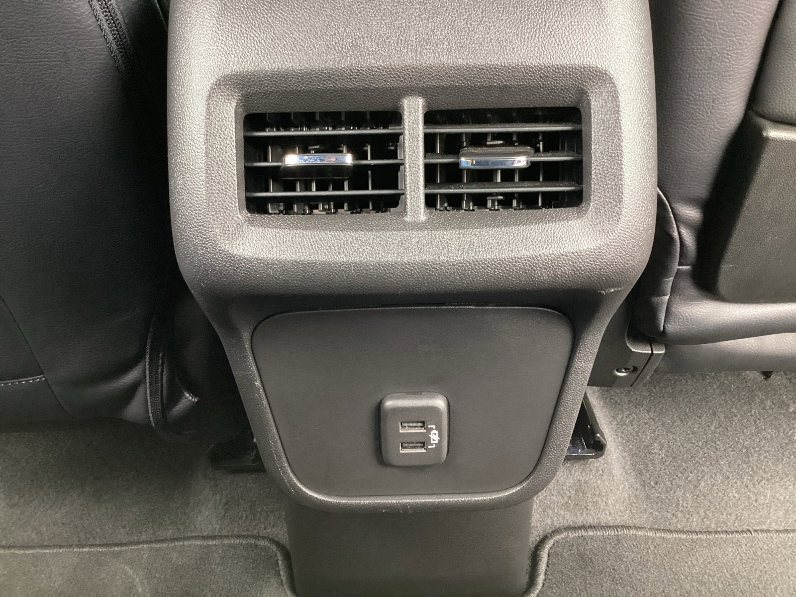 Used 2023 GMC Terrain SLE w/ Driver Convenience Package image 28