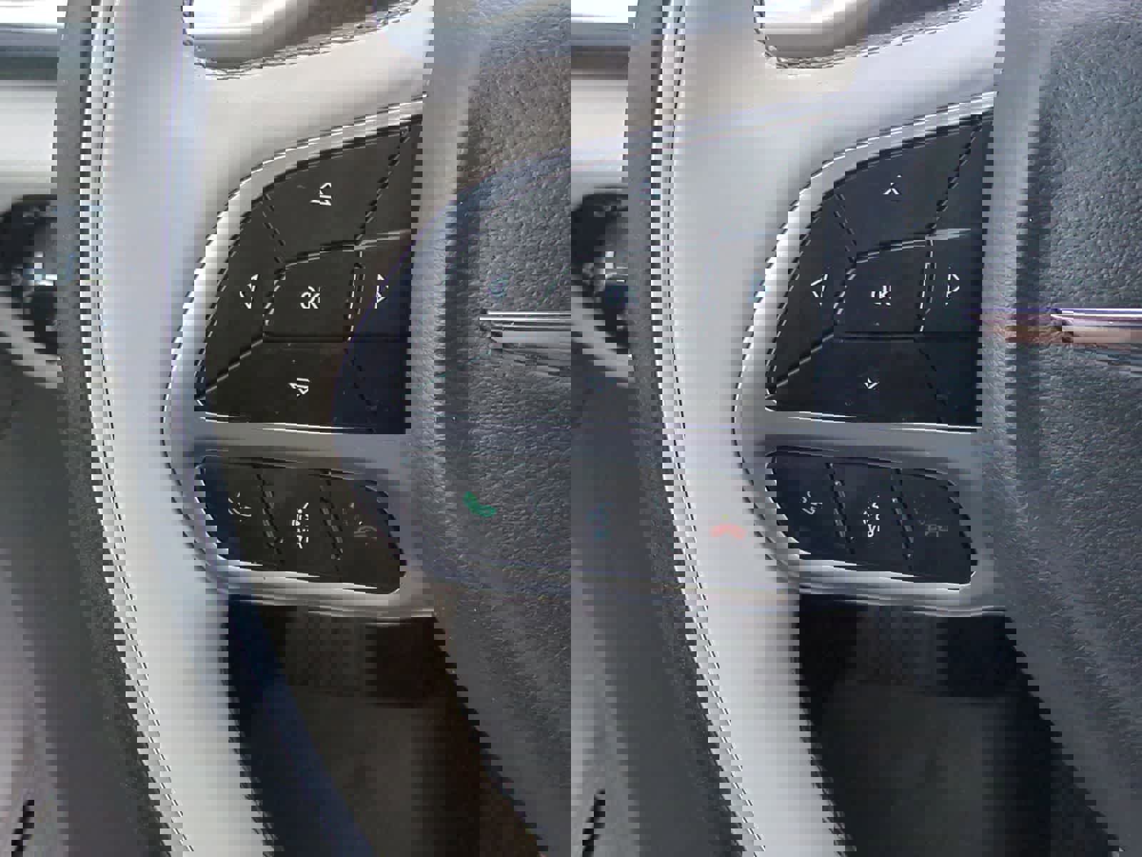 Used 2018 Chrysler Pacifica Limited w/ Tire & Wheel Group FWD image 24