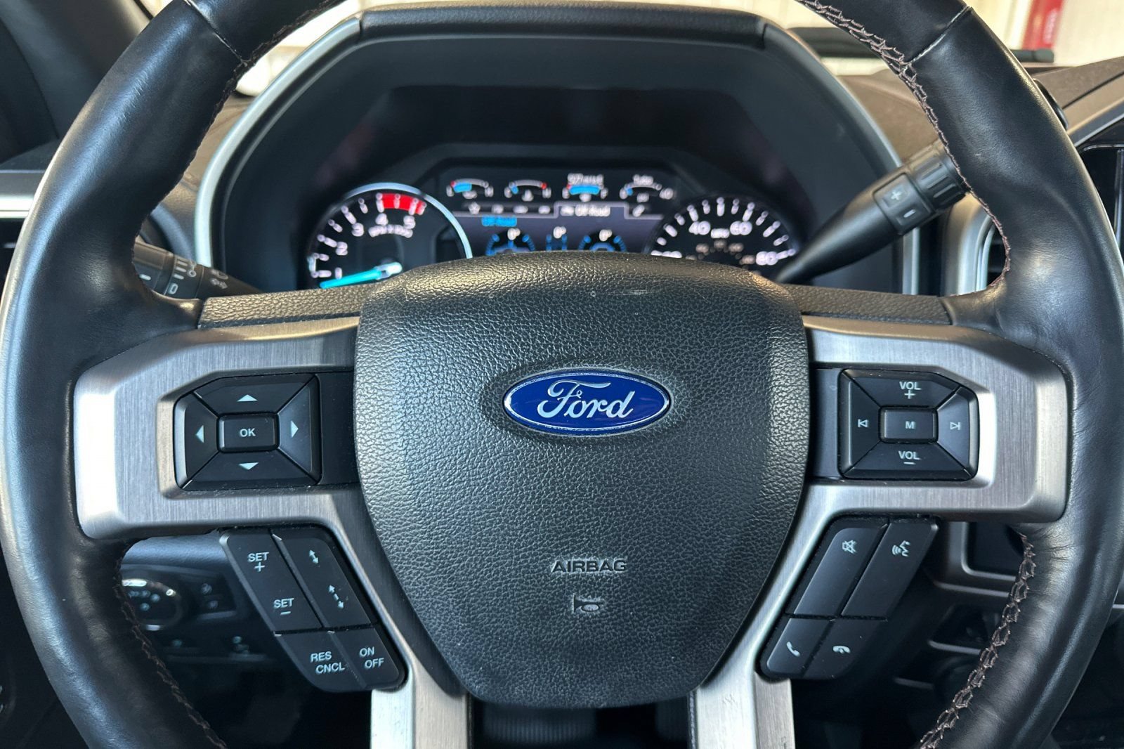 Used 2022 Ford F450 Platinum w/ FX4 Off-Road Package AWD/4WD image 21